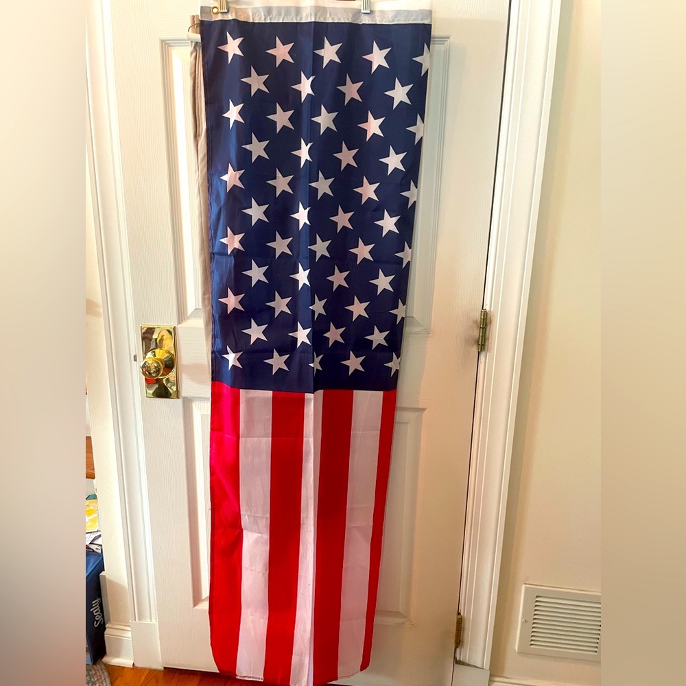 5ft. American Flag 🇺🇸 🇺🇸 Get ready for USA’s 250th Birthday 2026! 🇺🇸 🇺🇸